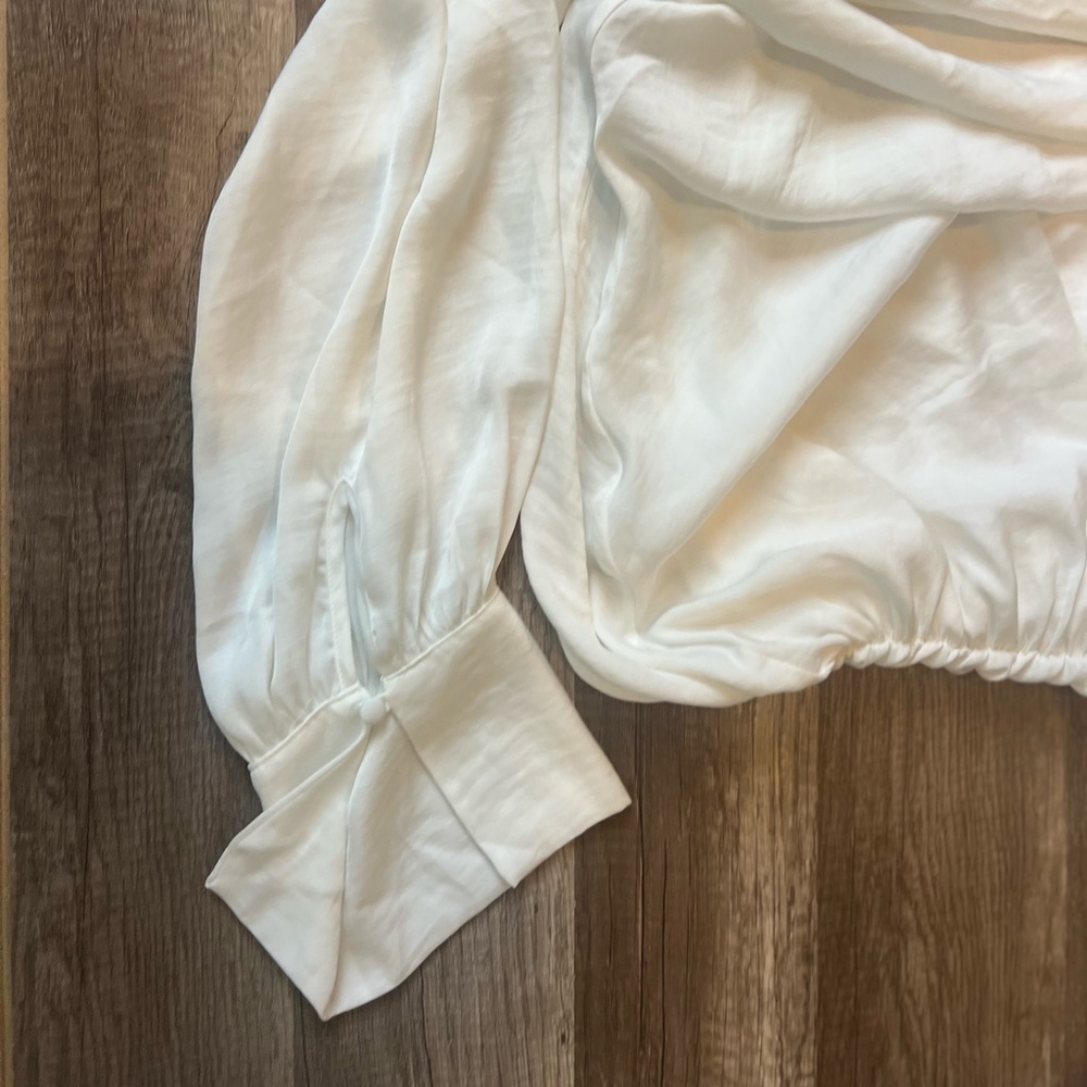 Free People women’s Large Elegant White silky soft Women's long sleeved Top - Picture 4 of 5